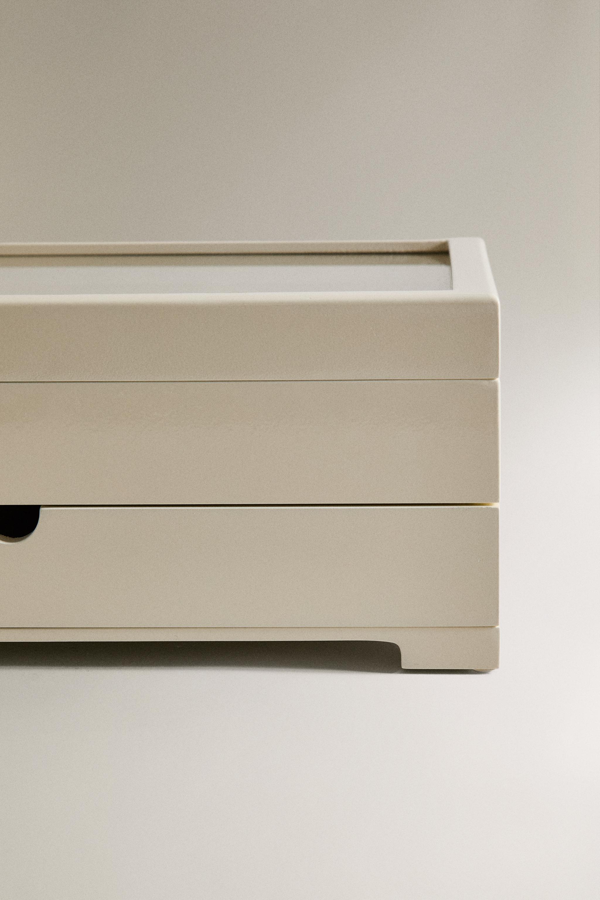 LARGE LACQUERED JEWELRY BOX WITH A DRAWER AND LID